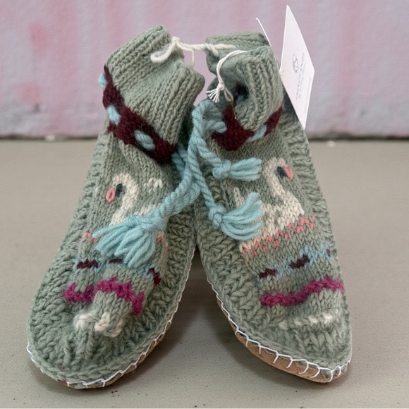 Free People Frosty Friends Slipper Socks From French Knot SWAN NEW - Picture 4 of 4